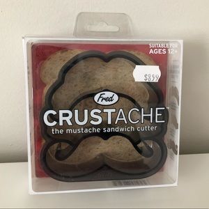 Crustache sandwich cutter